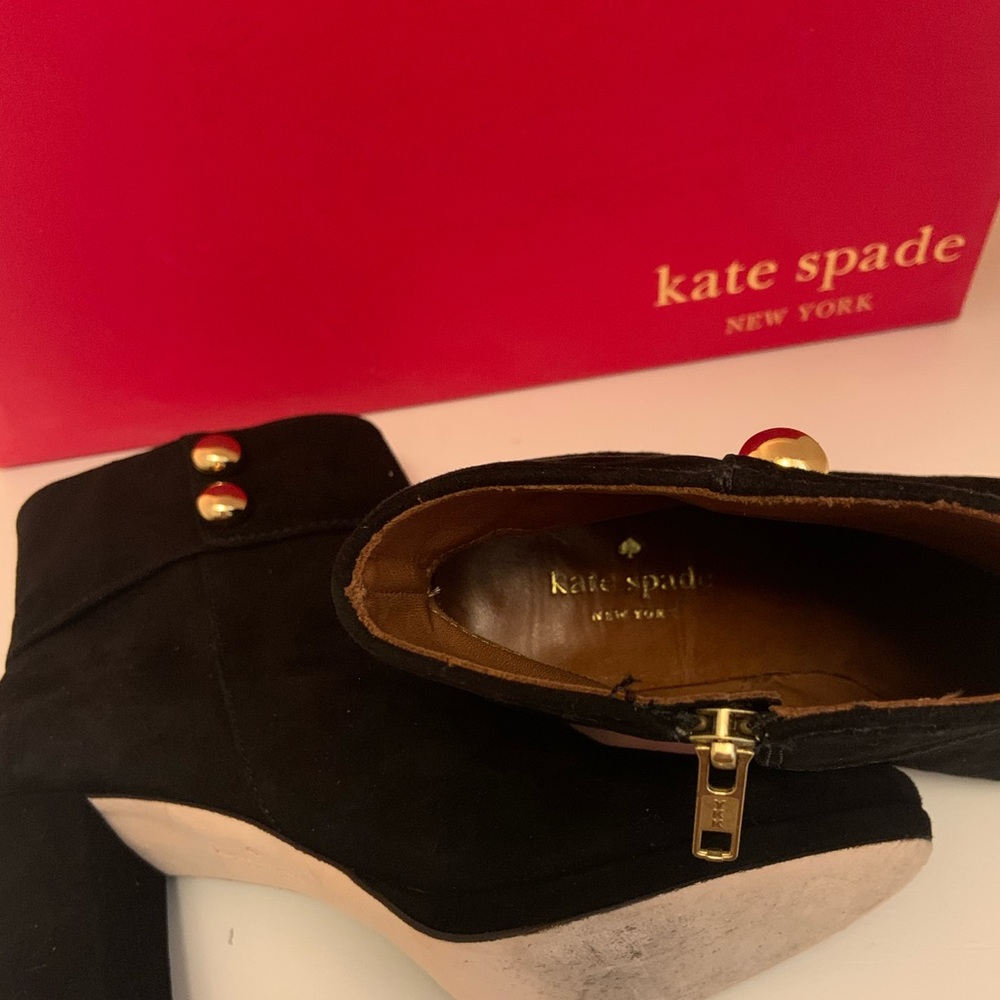Excellent Kate Spade Short Boots in Black Kid Suede with gold buttons. Size 8.5 - Picture 3 of 5